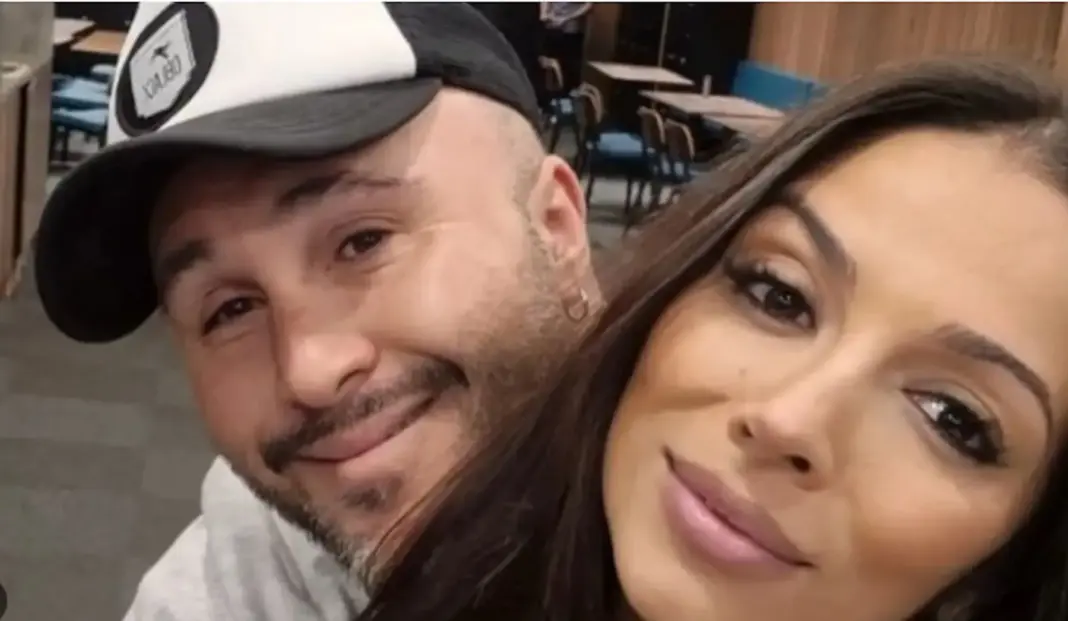 Kiko Rivera con su novia Lola. (Foto: Instagram)