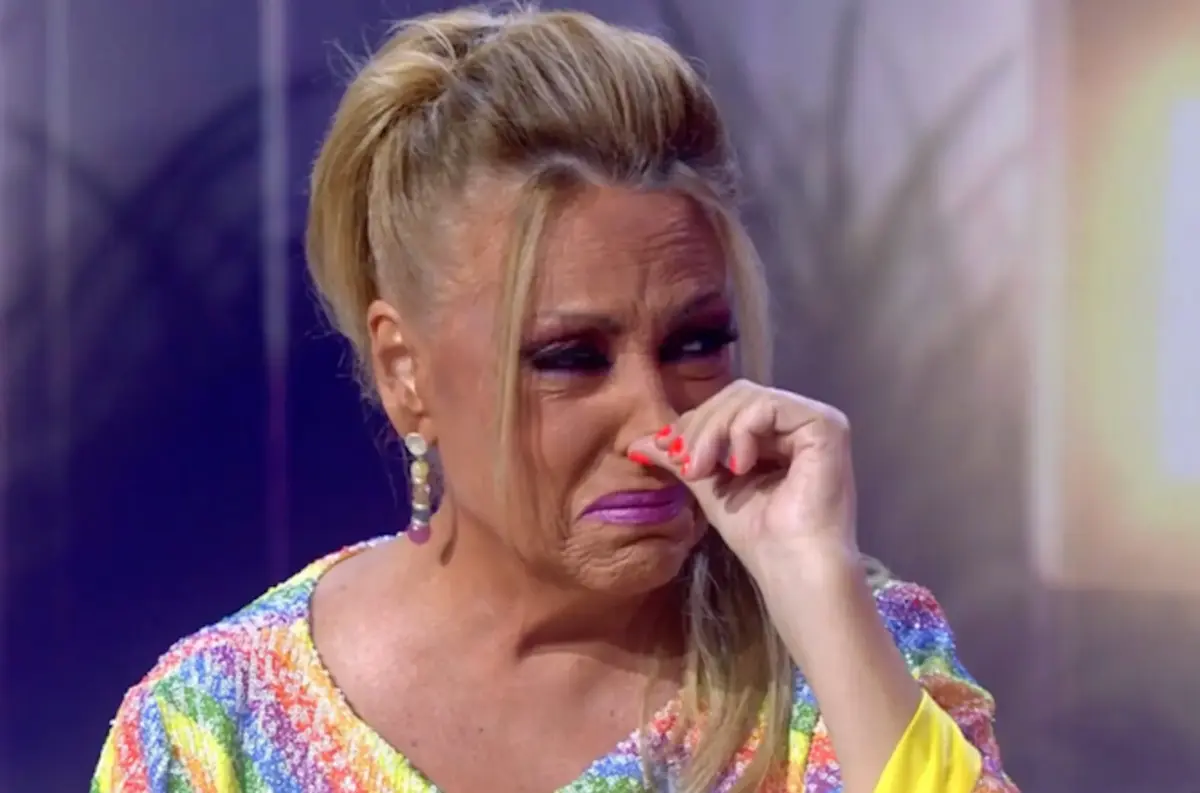 Lydia Lozano cuenta la verdad sobre el problema médico que padece su marido, Charly Lydia Lozano llorando. (Foto: YouTube)