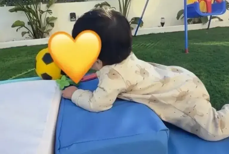 Las decisiones que Isa Pantoja y Asraf Beno han tomado respecto a la educación de su hijo