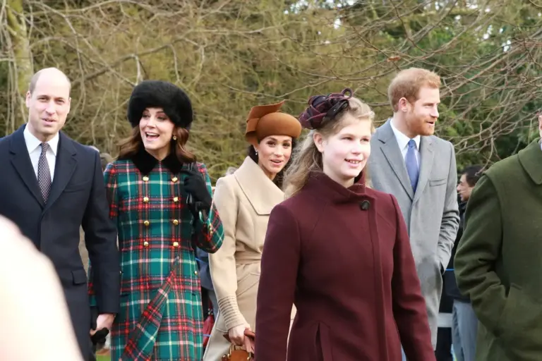 Lady Louise Windsor demuestra su humildad trabajando entre bastidores en el Royal Windsor Horse Show