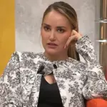 Alba Carrillo en su programa. (Foto: YouTube)