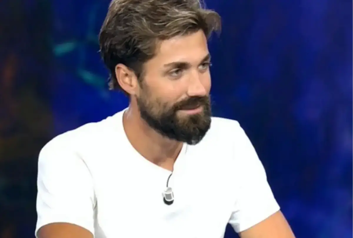 Destapamos el rentable negocio que ha montado Alejandro Albalá, ex de Isa Pantoja Alejandro Albalá en un programa. (Foto: YouTube)
