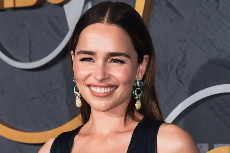 Emilia Clarke desmiente el rumor de su salario en ‘Game of Thrones’: ‘Nunca fueron 300.000 dólares por episodio’