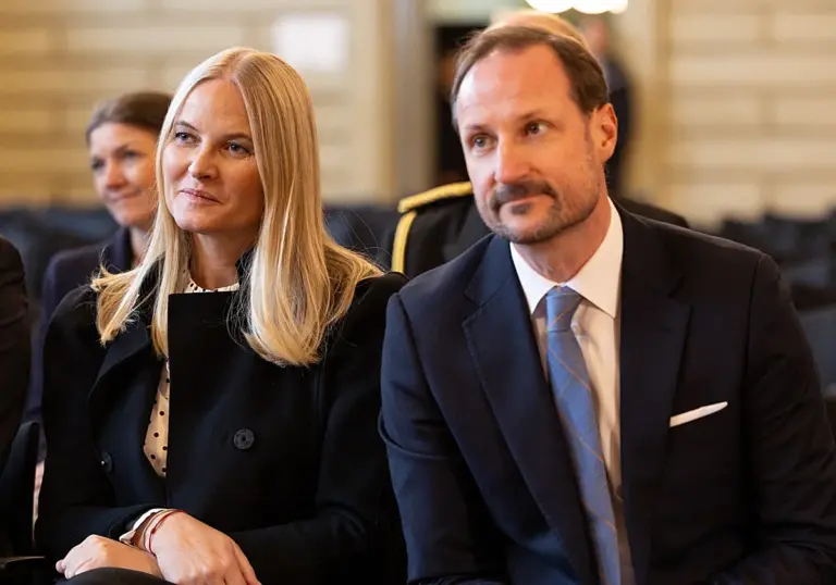 Haakon de Noruega confiesa su inquietud por el empeoramiento de la salud de Mette-Marit