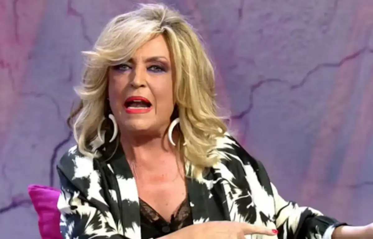Descubrimos cómo se encuentra Charly, el marido de Lydia Lozano: "Está aguantando un jabato" Lydia Lozano en su programa. (Foto: YouTube)