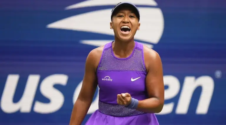Naomi Osaka y su look en Roland Garros: lentejuelas, volantes y un cambio de vestuario que paralizó la pista