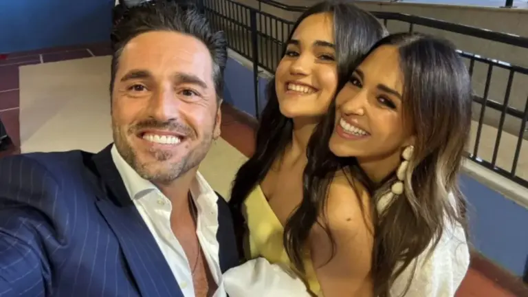Paula Echevarría y Bustamante se reencuentran en la graduación de su hija con un selfie que mezcla pena y emoción