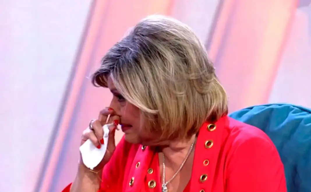 Terelu Campos llorando. (Foto: YouTube)