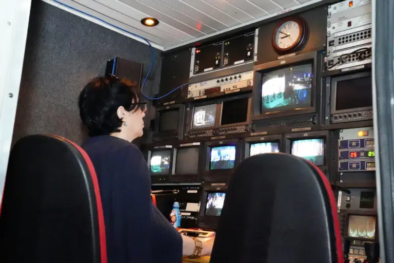 Antena 3 suma 21 meses líder y Telecinco se hunde un año entero