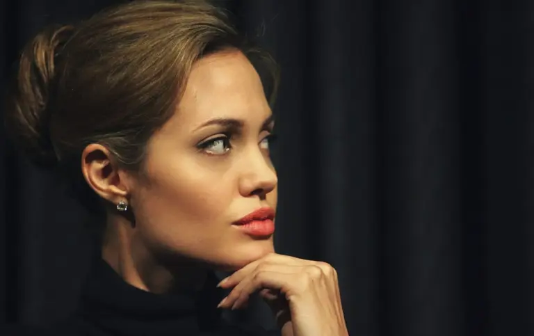 Angelina Jolie vestido negro alta costura: el look que ha robado todas las miradas en Nueva York