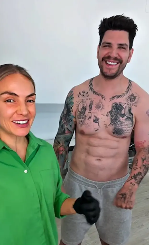 Diego Matamoros mostrando sus tatuajes. (Foto: Instagram)