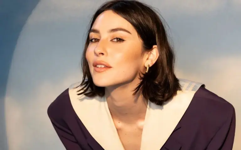 Gracie Abrams detalla su ‘estable’ romance con Paul Mescal: ‘Temía que el amor afectara a mi música’