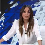 Mónica Carrillo en su programa. (Foto: YouTube)