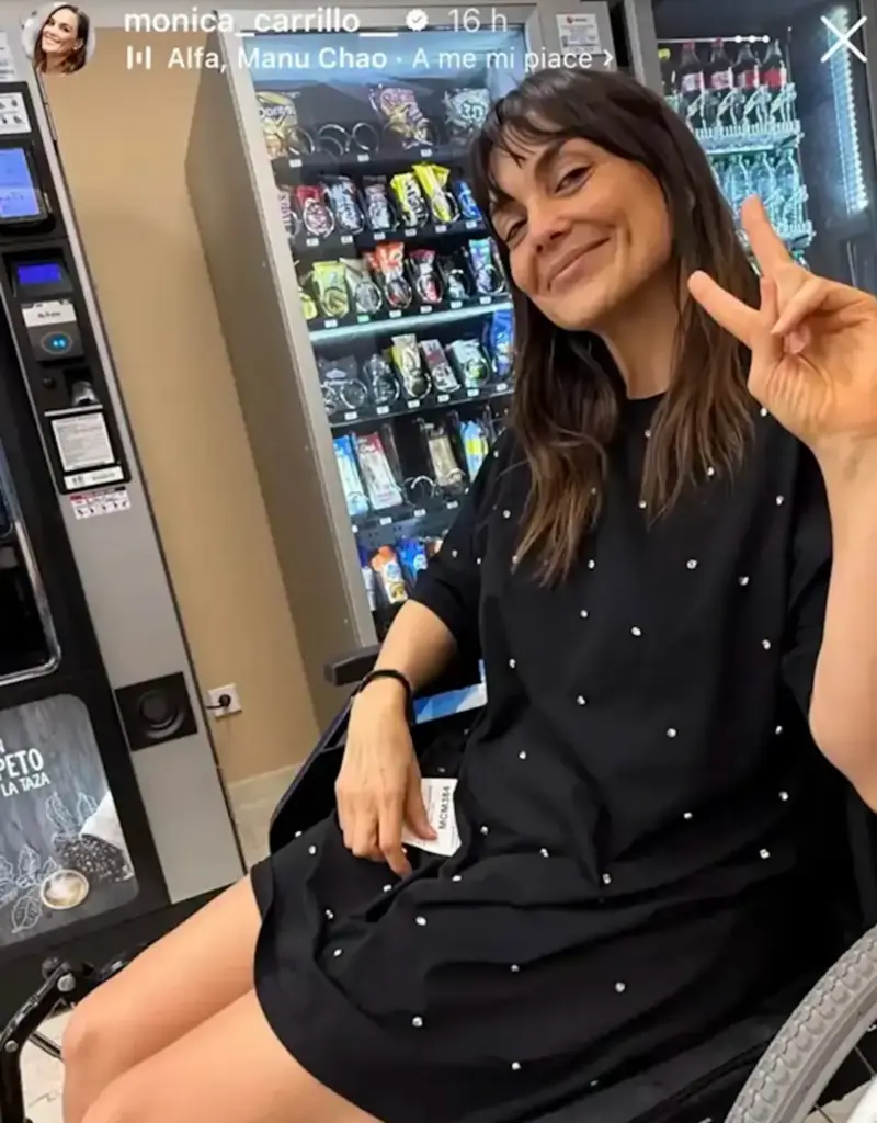 La imagen de Mónica Carrillo desde el hospital que ha hecho saltar las alarmas en toda España Mónica Carrillo en el hospital. (Foto: Instagram)
