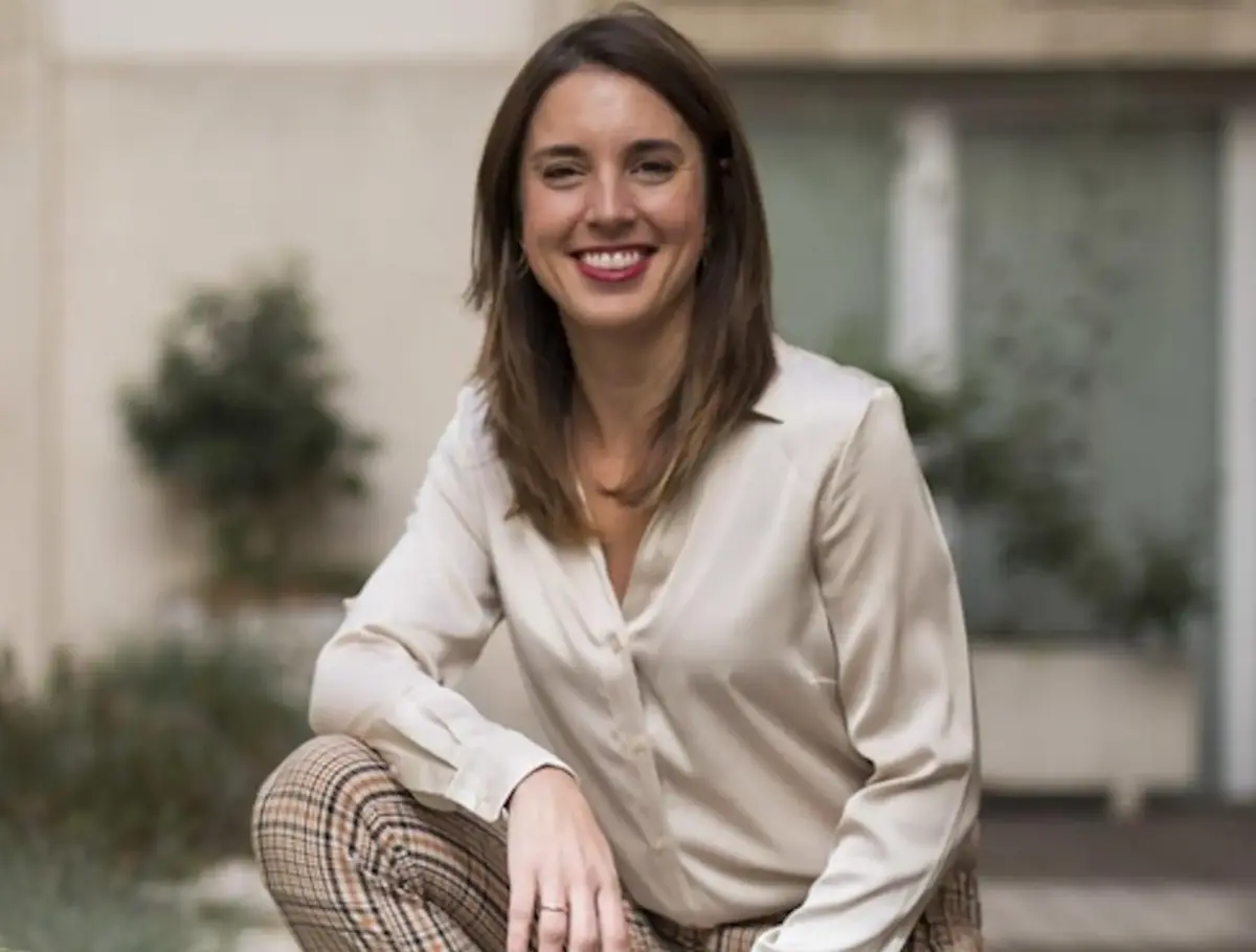 El pueblo de 35 habitantes donde ha crecido Irene Montero: está en Ávila y tiene un río precioso Irene Montero posando. (Foto: Instagram)
