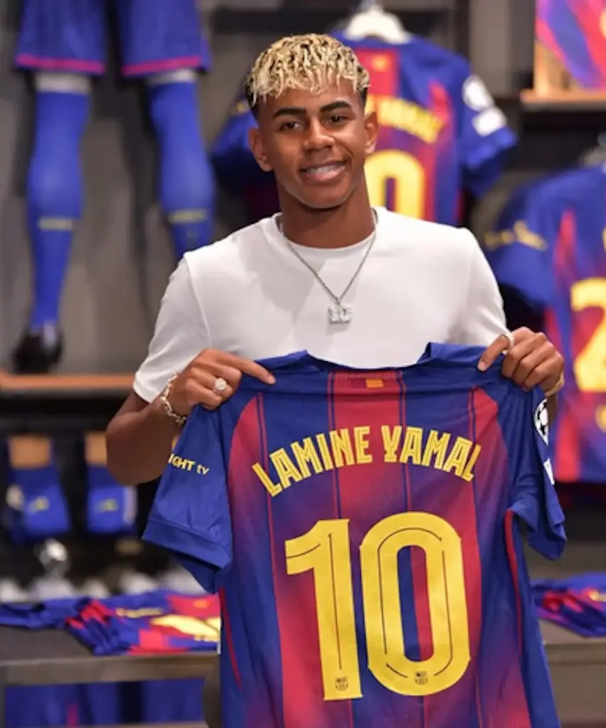 La exclusiva urbanización de España donde Lamine Yamal tiene una mansión de 11 millones de euros Lamine Yamal en el vestuario. (Foto: Instagram)