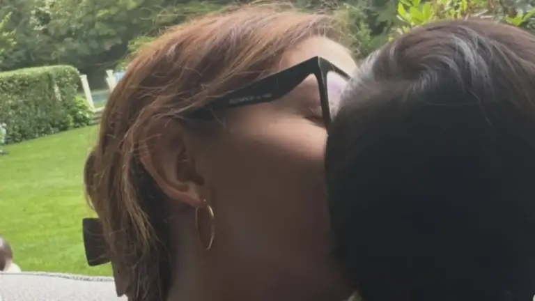 Millie Bobby Brown comparte una rara imagen de su hija adoptada: su espesa melena roba miradas