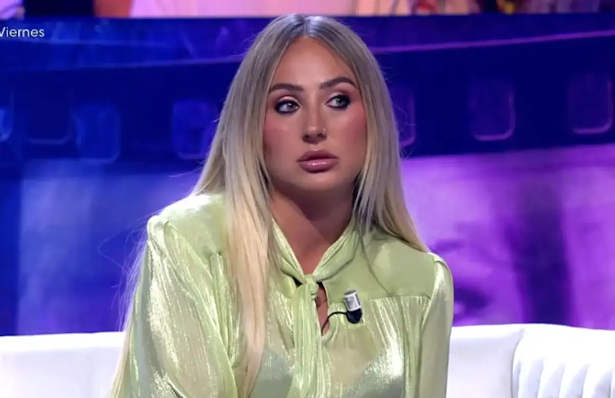 Rocío Flores rompe a llorar al hablar de Antonio David Flores: "Mi padre no es de lo que se le ha tachado" Rocío Flores en '¡De Viernes!. (Foto: Telecinco)
