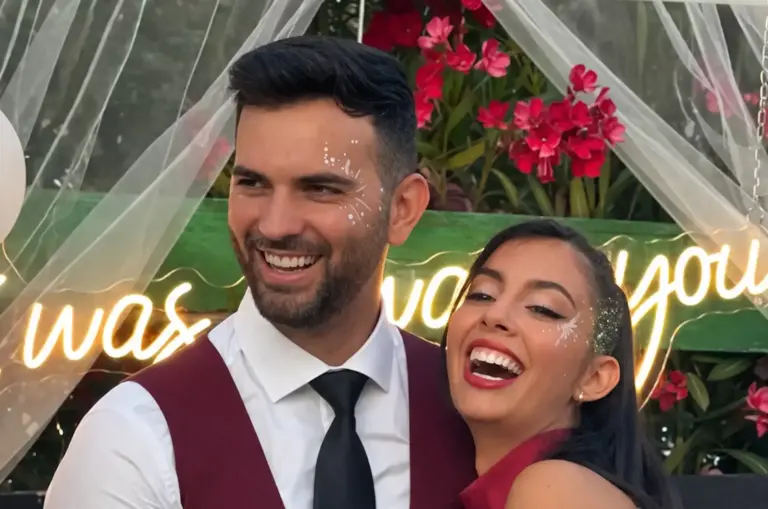 Marieta confiesa que no ha consumado con Suso: ‘Acabé la fiesta trifásica y abrazada al váter’