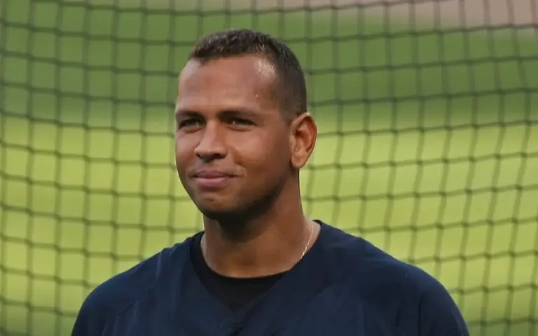 El beso de Alex Rodriguez en la White Party de Michael Rubin que ha desatado los rumores