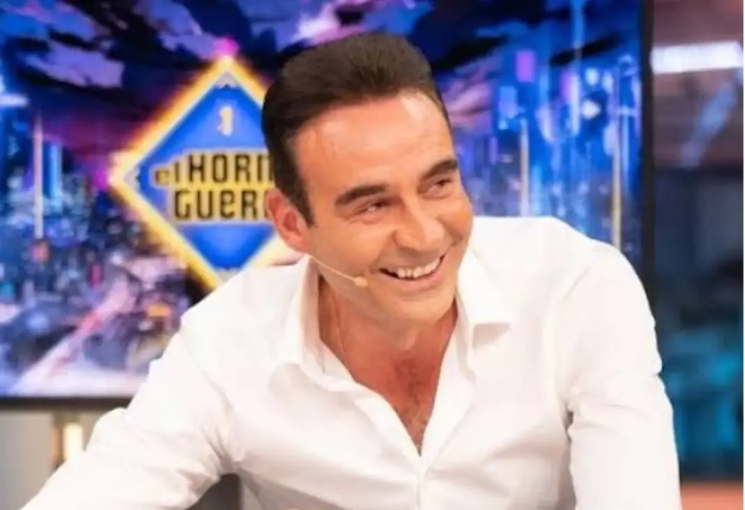Enrique Ponce en televisión. (Foto: YouTube)