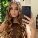 Julia Janeiro posando. (Foto: Instagram)