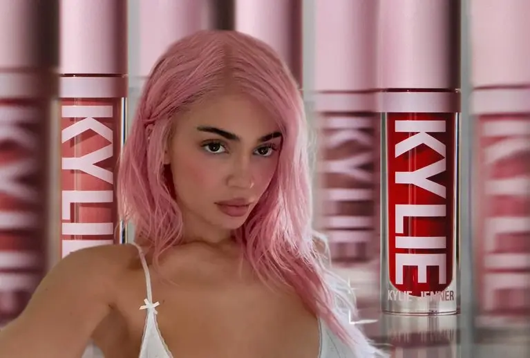 Kylie Jenner desvela la mansión italiana de Hidden Hills que ha tardado seis años en construir
