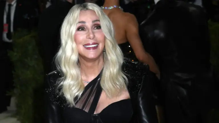 Cher contra su nuera: la acusa de buscar dinero en la batalla por la tutela de Elijah Blue Allman