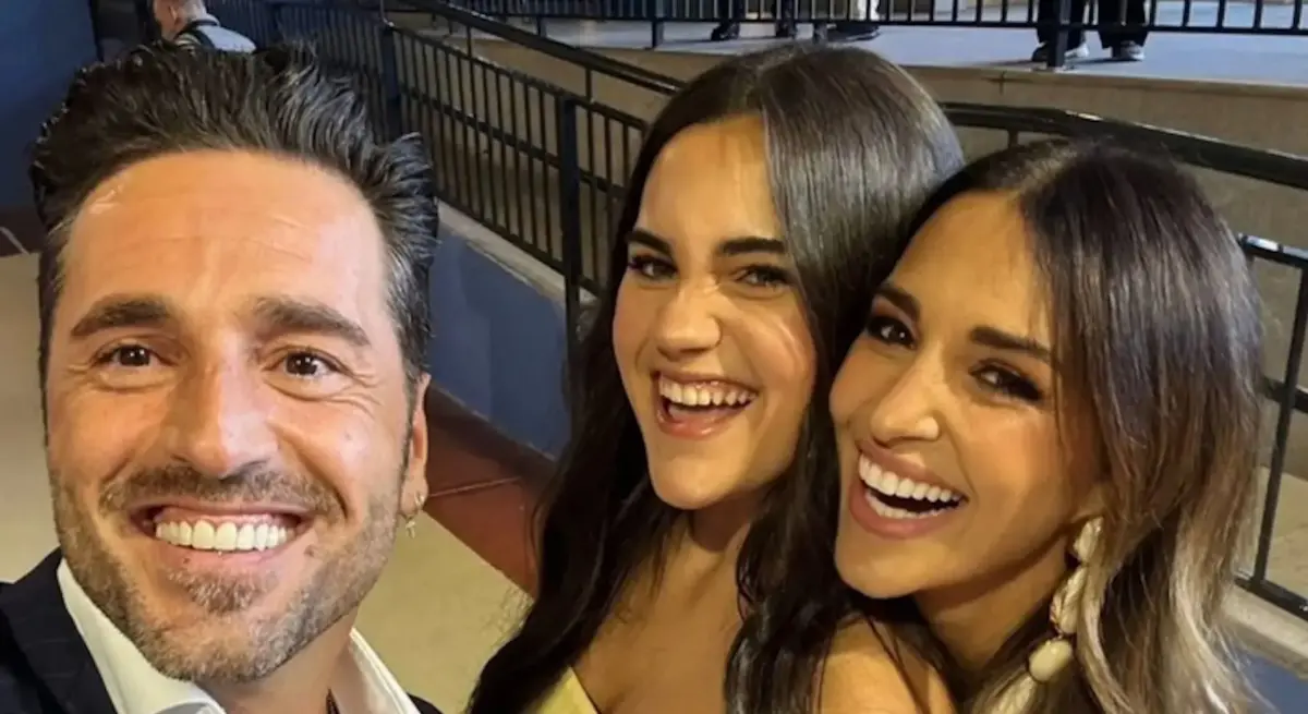 Daniella Bustamante, hija de David Bustamente, rompe su silencio y hace una inesperada confesión Daniella Bustamente posando con sus padres. (Foto: Instagram)