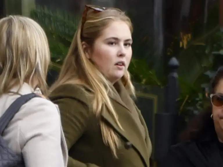 Las princesas Amalia, Alexia y Ariane de Países Bajos reaparecen juntas en el balcón del Día del Príncipe