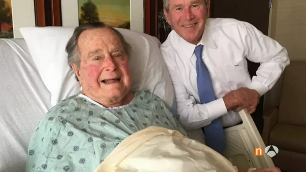 George W. Bush y George H. W. Bush.